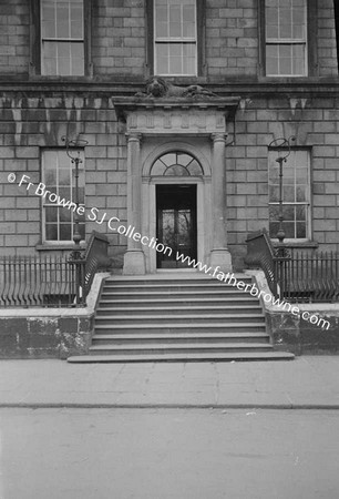 N.U.I. CLUB EXTERIOR OF 85 ST STEPHEN'S GREEN